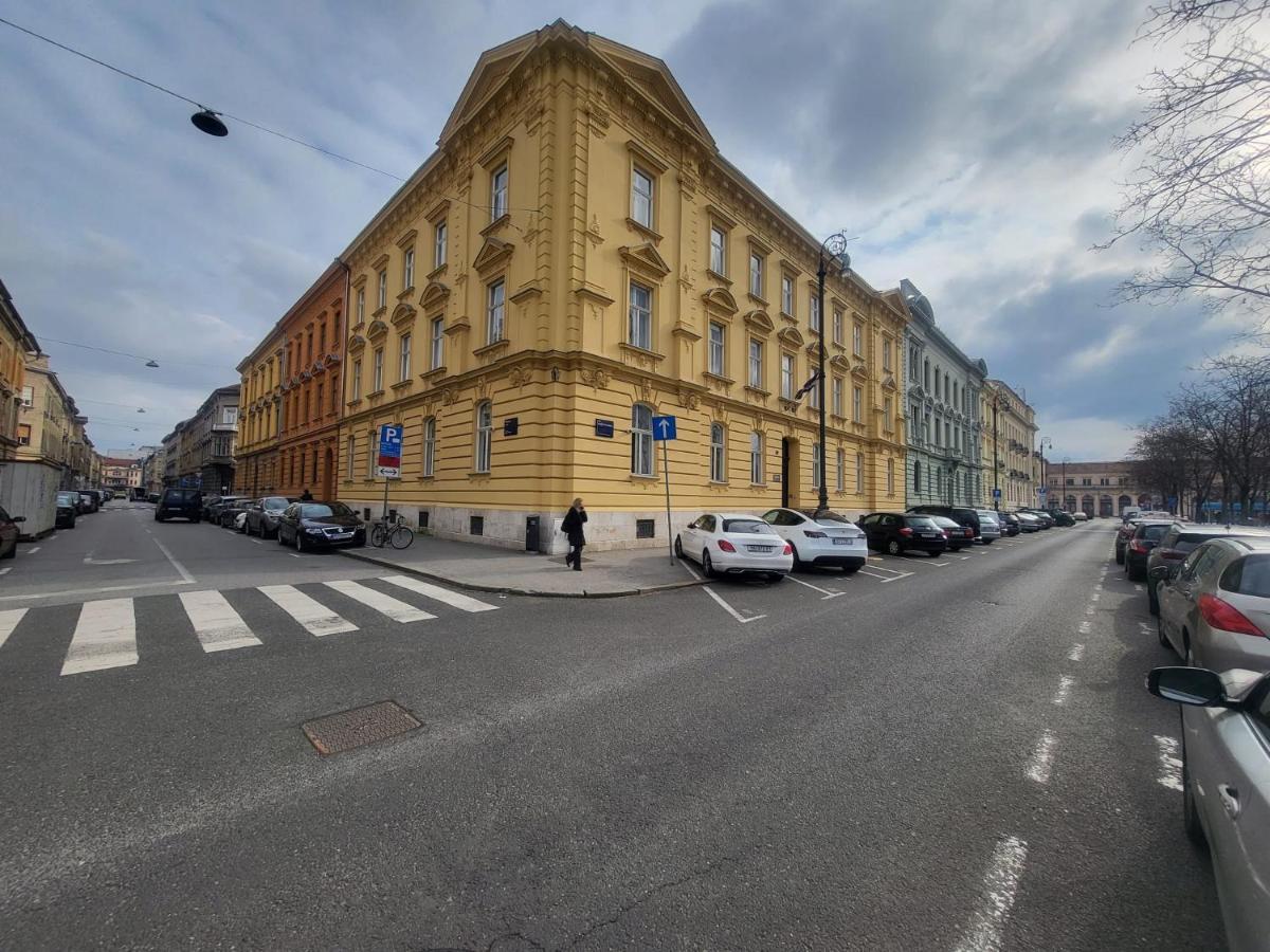 Stylish Apartment In Center Of Zagabria Esterno foto